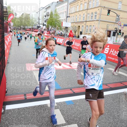 25.04.2026 - Das Zehntel Strokosch-Dieckow http://msf.ph/oto/9617821 25.04.2026 10:56:34 Ziel 5226, 5229, 5420, 5443, 5505, 5576, 5578, 5583, 5741, 5790, 5978, 6010, 6014, 6025, 6067, 6552, 6871, 6876, 6884, 6952, 6953, 6965, 6999, 7115, 7132, 7228, 7288, 7518, 7702, 7715, 7759, 7835, 7849, 7903, 7970 meine-sportfotos.de