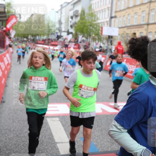 25.04.2026 - Das Zehntel Strokosch-Dieckow http://msf.ph/oto/9617886 25.04.2026 10:56:32 Ziel 5099, 5226, 5367, 5420, 5443, 5505, 5576, 5578, 5696, 5741, 5790, 5978, 6010, 6025, 6067, 6552, 6586, 6871, 6876, 6884, 6952, 6953, 6965, 6999, 7115, 7132, 7228, 7518, 7702, 7715, 7759, 7835, 7849, 7903, 7970 meine-sportfotos.de