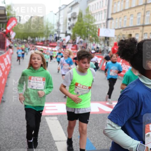 25.04.2026 - Das Zehntel Strokosch-Dieckow http://msf.ph/oto/9617893 25.04.2026 10:56:32 Ziel 5099, 5226, 5367, 5420, 5443, 5505, 5576, 5578, 5696, 5741, 5790, 5978, 6010, 6025, 6067, 6552, 6586, 6871, 6876, 6884, 6952, 6953, 6965, 6999, 7115, 7132, 7228, 7518, 7702, 7715, 7759, 7835, 7849, 7903, 7970 meine-sportfotos.de