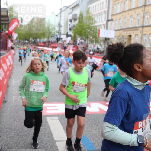25.04.2026 - Das Zehntel Strokosch-Dieckow http://msf.ph/oto/9617912 25.04.2026 10:56:32 Ziel 5099, 5226, 5367, 5420, 5443, 5505, 5576, 5578, 5696, 5741, 5790, 5978, 6010, 6025, 6067, 6552, 6586, 6871, 6876, 6884, 6952, 6953, 6965, 6999, 7115, 7132, 7228, 7518, 7702, 7715, 7759, 7835, 7849, 7903, 7970 meine-sportfotos.de