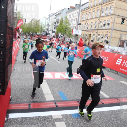 25.04.2026 - Das Zehntel Strokosch-Dieckow http://msf.ph/oto/9618000 25.04.2026 10:56:31 Ziel 5099, 5226, 5367, 5420, 5443, 5505, 5576, 5696, 5721, 5791, 5978, 6010, 6025, 6067, 6093, 6586, 6871, 6876, 6884, 6952, 6953, 6965, 6999, 7115, 7132, 7228, 7518, 7702, 7715, 7759, 7835, 7849, 7903, 7970 meine-sportfotos.de