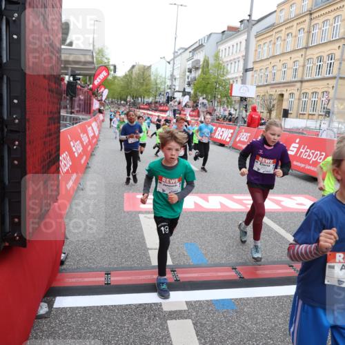 25.04.2026 - Das Zehntel Strokosch-Dieckow http://msf.ph/oto/9618078 25.04.2026 10:56:29 Ziel 5099, 5195, 5226, 5367, 5420, 5443, 5494, 5696, 5721, 5756, 5791, 6010, 6025, 6093, 6586, 6952, 6953, 6965, 6999, 7115, 7132, 7228, 7518, 7679, 7835, 7879 meine-sportfotos.de