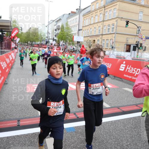 25.04.2026 - Das Zehntel Strokosch-Dieckow http://msf.ph/oto/9618213 25.04.2026 10:56:27 Ziel 5099, 5195, 5274, 5367, 5443, 5493, 5494, 5549, 5696, 5721, 5756, 5791, 6010, 6025, 6093, 6586, 6813, 6965, 7092, 7115, 7132, 7149, 7161, 7228, 7466, 7518, 7679, 7835, 7875, 7879 meine-sportfotos.de