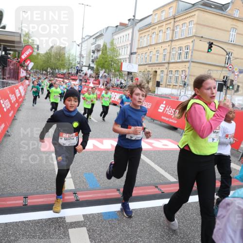 25.04.2026 - Das Zehntel Strokosch-Dieckow http://msf.ph/oto/9618237 25.04.2026 10:56:26 Ziel 5099, 5195, 5274, 5364, 5367, 5443, 5493, 5494, 5549, 5553, 5696, 5697, 5721, 5756, 5791, 6010, 6025, 6093, 6526, 6586, 6813, 7092, 7115, 7132, 7149, 7161, 7466, 7518, 7679, 7875, 7879 meine-sportfotos.de