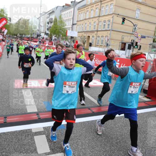 25.04.2026 - Das Zehntel Strokosch-Dieckow http://msf.ph/oto/9618299 25.04.2026 10:56:26 Ziel 5099, 5195, 5274, 5364, 5367, 5443, 5493, 5494, 5549, 5553, 5696, 5697, 5721, 5756, 5791, 6010, 6025, 6093, 6526, 6586, 6813, 7092, 7115, 7132, 7149, 7161, 7466, 7518, 7679, 7875, 7879 meine-sportfotos.de