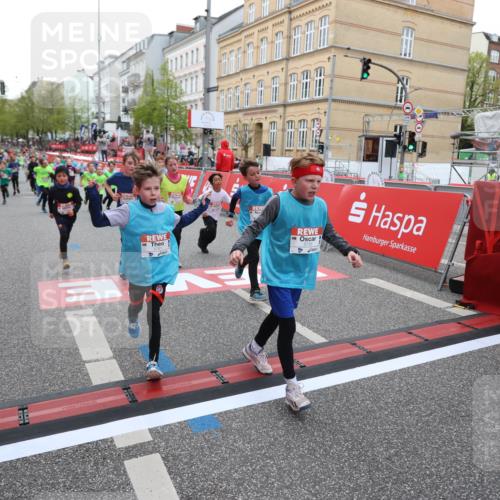 25.04.2026 - Das Zehntel Strokosch-Dieckow http://msf.ph/oto/9618338 25.04.2026 10:56:25 Ziel 5099, 5195, 5274, 5364, 5367, 5405, 5493, 5494, 5549, 5553, 5696, 5697, 5721, 5756, 5791, 6093, 6152, 6526, 6586, 6813, 7092, 7149, 7161, 7308, 7466, 7543, 7679, 7875, 7879 meine-sportfotos.de