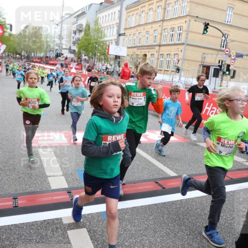 25.04.2026 - Das Zehntel Strokosch-Dieckow http://msf.ph/oto/9618541 25.04.2026 10:56:22 Ziel 5195, 5274, 5364, 5381, 5405, 5493, 5494, 5549, 5553, 5697, 5756, 6152, 6526, 6813, 7092, 7149, 7161, 7244, 7308, 7466, 7543, 7679, 7875, 7879, 8009 meine-sportfotos.de