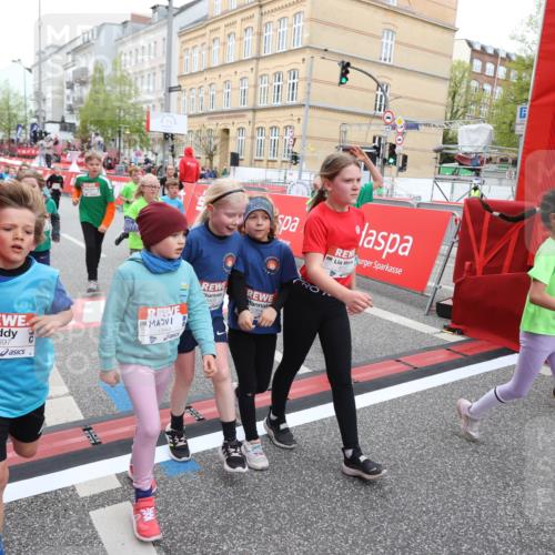 25.04.2026 - Das Zehntel Strokosch-Dieckow http://msf.ph/oto/9618629 25.04.2026 10:56:20 Ziel 5034, 5035, 5274, 5364, 5381, 5405, 5493, 5549, 5553, 5697, 6152, 6433, 6526, 6677, 6813, 6954, 7019, 7092, 7149, 7161, 7240, 7244, 7308, 7466, 7543, 7875, 8009 meine-sportfotos.de