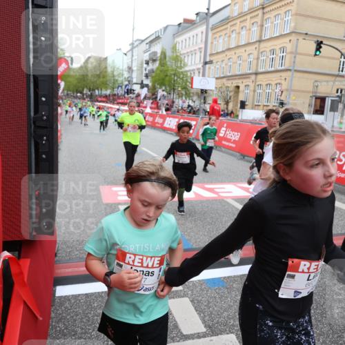 25.04.2026 - Das Zehntel Strokosch-Dieckow http://msf.ph/oto/9619433 25.04.2026 10:56:05 Ziel 5038, 5244, 5250, 5486, 5490, 5497, 5521, 5880, 5926, 5927, 5963, 5977, 6061, 6221, 6354, 6359, 6498, 6501, 6624, 6973, 7177, 7200, 7209, 7251, 7258, 7386, 7838, 7944, 7948 meine-sportfotos.de