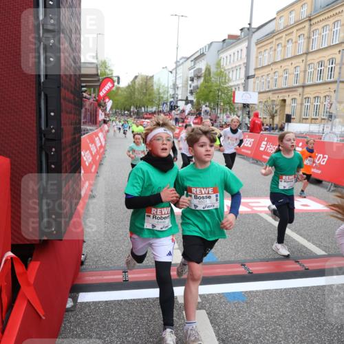 25.04.2026 - Das Zehntel Strokosch-Dieckow http://msf.ph/oto/9619538 25.04.2026 10:56:03 Ziel 5038, 5244, 5250, 5486, 5490, 5497, 5880, 5927, 5963, 5977, 6061, 6221, 6354, 6359, 6498, 6501, 6624, 6973, 6997, 7177, 7200, 7209, 7251, 7386, 7807, 7838, 7944, 7948 meine-sportfotos.de