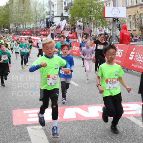 25.04.2026 - Das Zehntel Strokosch-Dieckow http://msf.ph/oto/9619805 25.04.2026 10:56:00 Ziel 5244, 5250, 5490, 5880, 5927, 6007, 6061, 6090, 6221, 6249, 6997, 7177, 7209, 7386, 7517, 7807, 7838, 7944 meine-sportfotos.de