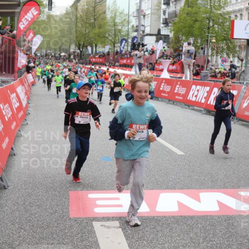 25.04.2026 - Das Zehntel Strokosch-Dieckow http://msf.ph/oto/9620143 25.04.2026 10:55:54 Ziel 5116, 5388, 5394, 5456, 5674, 5923, 5959, 6007, 6090, 6206, 6249, 6299, 6909, 6958, 7500, 7517, 7618, 7837, 7856 meine-sportfotos.de