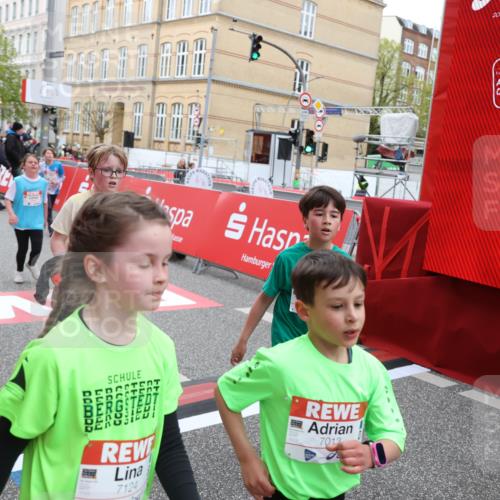 25.04.2026 - Das Zehntel Strokosch-Dieckow http://msf.ph/oto/9620169 25.04.2026 11:00:27 Ziel 5033, 5198, 5501, 5527, 5700, 5768, 5918, 5975, 6196, 6255, 6296, 6303, 6333, 6337, 6465, 6473, 6546, 6573, 6577, 6963, 6998, 7012, 7013, 7059, 7108, 7124, 7140, 7155, 7631, 7633, 7692, 7751, 7782, 7812, 7826 meine-sportfotos.de