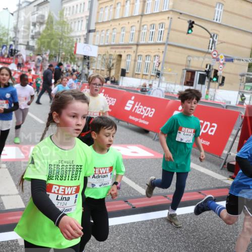 25.04.2026 - Das Zehntel Strokosch-Dieckow http://msf.ph/oto/9620192 25.04.2026 11:00:27 Ziel 5033, 5198, 5501, 5527, 5700, 5768, 5918, 5975, 6196, 6255, 6296, 6303, 6333, 6337, 6465, 6473, 6546, 6573, 6577, 6963, 6998, 7012, 7013, 7059, 7108, 7124, 7140, 7155, 7631, 7633, 7692, 7751, 7782, 7812, 7826 meine-sportfotos.de