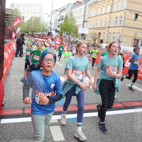 25.04.2026 - Das Zehntel Strokosch-Dieckow http://msf.ph/oto/9620512 25.04.2026 11:00:23 Ziel 5501, 5527, 5702, 5799, 5911, 5918, 5972, 5975, 6196, 6255, 6285, 6303, 6333, 6465, 6483, 6536, 6541, 6546, 6573, 6577, 6581, 6584, 6597, 6963, 6998, 7012, 7059, 7108, 7124, 7140, 7155, 7174, 7179, 7631, 7633, 7692, 7812, 7993 meine-sportfotos.de