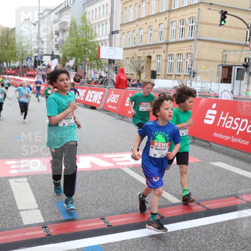 25.04.2026 - Das Zehntel Strokosch-Dieckow http://msf.ph/oto/9620521 25.04.2026 10:55:49 Ziel 5116, 5388, 5798, 5923, 5959, 6206, 6299, 6322, 6404, 6406, 6909, 6958, 7500, 7837, 7856, 7893 meine-sportfotos.de