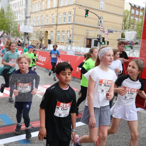 25.04.2026 - Das Zehntel Strokosch-Dieckow http://msf.ph/oto/9620609 25.04.2026 11:00:22 Ziel 5340, 5501, 5527, 5702, 5799, 5911, 5918, 5951, 5972, 5975, 6196, 6285, 6303, 6333, 6465, 6483, 6536, 6541, 6546, 6573, 6577, 6581, 6584, 6597, 6963, 6998, 7059, 7108, 7140, 7155, 7174, 7179, 7631, 7633, 7692, 7812, 7993 meine-sportfotos.de