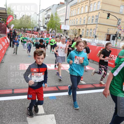 25.04.2026 - Das Zehntel Strokosch-Dieckow http://msf.ph/oto/9620761 25.04.2026 11:00:21 Ziel 5340, 5501, 5702, 5799, 5911, 5951, 5972, 5975, 6196, 6285, 6303, 6333, 6483, 6536, 6541, 6546, 6573, 6577, 6581, 6584, 6597, 6998, 7108, 7140, 7155, 7174, 7179, 7286, 7631, 7633, 7993 meine-sportfotos.de