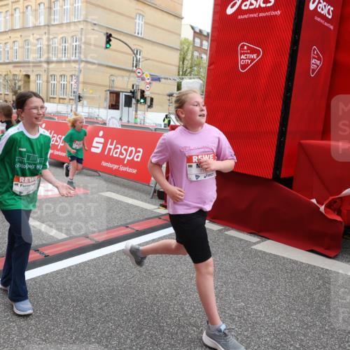 25.04.2026 - Das Zehntel Strokosch-Dieckow http://msf.ph/oto/9620859 25.04.2026 11:00:20 Ziel 5340, 5501, 5649, 5702, 5799, 5911, 5951, 5972, 6196, 6285, 6303, 6483, 6536, 6541, 6546, 6573, 6577, 6581, 6584, 6597, 6950, 6998, 7140, 7155, 7174, 7179, 7286, 7298, 7631, 7633, 7993 meine-sportfotos.de
