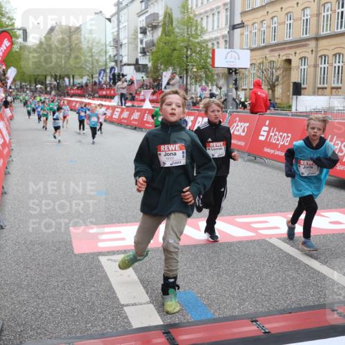 25.04.2026 - Das Zehntel Strokosch-Dieckow http://msf.ph/oto/9620921 25.04.2026 10:55:39 Ziel 5108, 5360, 5370, 5726, 5802, 5805, 6026, 6217, 6499, 6539, 6636, 6653, 6666, 6748, 7130, 7925 meine-sportfotos.de