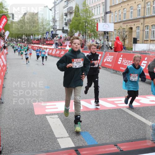25.04.2026 - Das Zehntel Strokosch-Dieckow http://msf.ph/oto/9620941 25.04.2026 10:55:39 Ziel 5108, 5360, 5370, 5726, 5802, 5805, 6026, 6217, 6499, 6539, 6636, 6653, 6666, 6748, 7130, 7925 meine-sportfotos.de