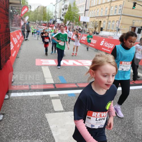 25.04.2026 - Das Zehntel Strokosch-Dieckow http://msf.ph/oto/9620973 25.04.2026 11:00:18 Ziel 5340, 5525, 5649, 5702, 5799, 5858, 5911, 5951, 5972, 6285, 6483, 6536, 6541, 6581, 6584, 6597, 6602, 6950, 7174, 7179, 7219, 7286, 7298, 7993 meine-sportfotos.de