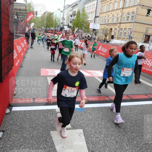 25.04.2026 - Das Zehntel Strokosch-Dieckow http://msf.ph/oto/9621020 25.04.2026 11:00:18 Ziel 5340, 5525, 5649, 5702, 5799, 5858, 5911, 5951, 5972, 6285, 6483, 6536, 6541, 6581, 6584, 6597, 6602, 6950, 7174, 7179, 7219, 7286, 7298, 7993 meine-sportfotos.de