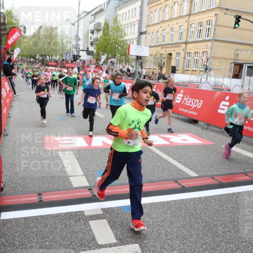 25.04.2026 - Das Zehntel Strokosch-Dieckow http://msf.ph/oto/9621214 25.04.2026 11:00:16 Ziel 5340, 5525, 5649, 5799, 5858, 5912, 5951, 5972, 6005, 6029, 6285, 6541, 6581, 6584, 6585, 6597, 6602, 6605, 6824, 6825, 6950, 7219, 7286, 7298, 7421, 7611 meine-sportfotos.de
