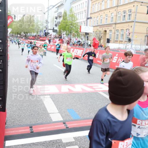 25.04.2026 - Das Zehntel Strokosch-Dieckow http://msf.ph/oto/9621333 25.04.2026 10:55:32 Ziel 5084, 5108, 5132, 5360, 5754, 5770, 5778, 5797, 6094, 6386, 6421, 6499, 6514, 6539, 6543, 6557, 6636, 6653, 7102, 7130, 7256, 7341, 7655, 7717, 7813, 7851, 8008 meine-sportfotos.de