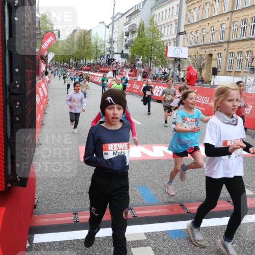 25.04.2026 - Das Zehntel Strokosch-Dieckow http://msf.ph/oto/9621360 25.04.2026 10:55:32 Ziel 5084, 5108, 5132, 5360, 5754, 5770, 5778, 5797, 6094, 6386, 6421, 6499, 6514, 6539, 6543, 6557, 6636, 6653, 7102, 7130, 7256, 7341, 7655, 7717, 7813, 7851, 8008 meine-sportfotos.de