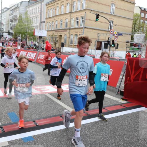 25.04.2026 - Das Zehntel Strokosch-Dieckow http://msf.ph/oto/9621487 25.04.2026 10:55:30 Ziel 5059, 5084, 5132, 5252, 5432, 5754, 5770, 5778, 5797, 6094, 6386, 6421, 6514, 6543, 6557, 7097, 7102, 7256, 7341, 7655, 7717, 7813, 7851, 8008 meine-sportfotos.de