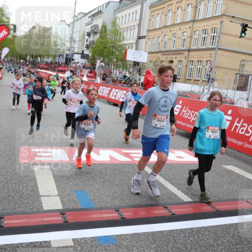 25.04.2026 - Das Zehntel Strokosch-Dieckow http://msf.ph/oto/9621538 25.04.2026 10:55:30 Ziel 5059, 5084, 5132, 5252, 5432, 5754, 5770, 5778, 5797, 6094, 6386, 6421, 6514, 6543, 6557, 7097, 7102, 7256, 7341, 7655, 7717, 7813, 7851, 8008 meine-sportfotos.de