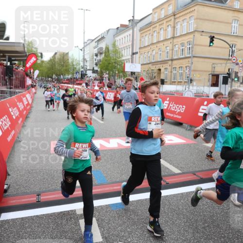 25.04.2026 - Das Zehntel Strokosch-Dieckow http://msf.ph/oto/9621601 25.04.2026 10:55:29 Ziel 5059, 5084, 5132, 5252, 5432, 5754, 5770, 5778, 5797, 6094, 6102, 6109, 6386, 6421, 6514, 6557, 7097, 7102, 7256, 7341, 7655, 7717, 7813, 7851, 8008 meine-sportfotos.de