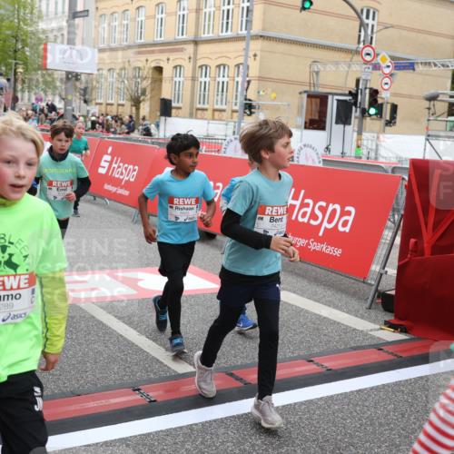 25.04.2026 - Das Zehntel Strokosch-Dieckow http://msf.ph/oto/9621628 25.04.2026 11:00:11 Ziel 5182, 5187, 5193, 5339, 5510, 5525, 5817, 5858, 5912, 5916, 6005, 6029, 6047, 6063, 6554, 6585, 6602, 6605, 6824, 6825, 6911, 7219, 7289, 7421, 7593, 7611 meine-sportfotos.de