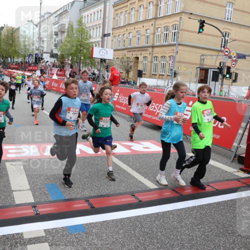 25.04.2026 - Das Zehntel Strokosch-Dieckow http://msf.ph/oto/9621685 25.04.2026 10:55:28 Ziel 5059, 5084, 5252, 5432, 5445, 5754, 5797, 6094, 6102, 6109, 6386, 6421, 6557, 6880, 7097, 7102, 7256, 7341, 7655, 7813, 7851, 8008 meine-sportfotos.de