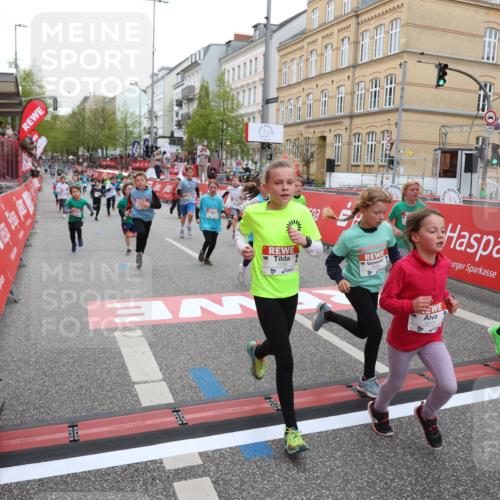 25.04.2026 - Das Zehntel Strokosch-Dieckow http://msf.ph/oto/9621817 25.04.2026 10:55:27 Ziel 5059, 5084, 5252, 5432, 5445, 5754, 5797, 6094, 6102, 6107, 6109, 6421, 6557, 6880, 7097, 7102, 7256, 7341, 7655, 7813, 7851, 7905, 8008 meine-sportfotos.de