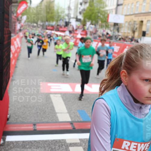 25.04.2026 - Das Zehntel Strokosch-Dieckow http://msf.ph/oto/9621823 25.04.2026 11:00:08 Ziel 5182, 5187, 5193, 5296, 5339, 5418, 5459, 5510, 5581, 5704, 5817, 5916, 6005, 6047, 6063, 6554, 6824, 6825, 6911, 7147, 7289, 7421, 7593, 7622, 7663, 7794, 7965 meine-sportfotos.de
