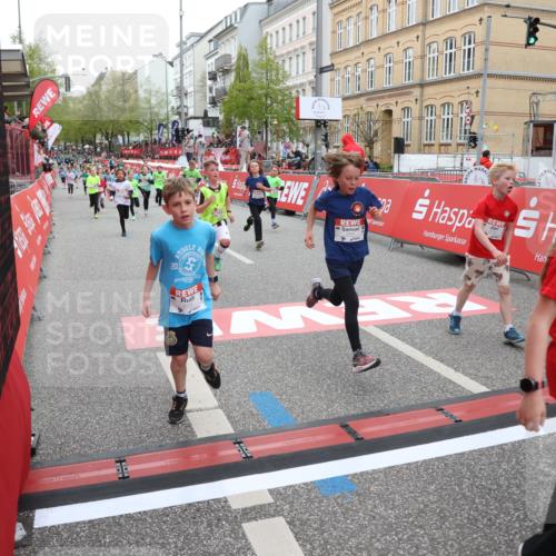 25.04.2026 - Das Zehntel Strokosch-Dieckow http://msf.ph/oto/9622120 25.04.2026 10:55:22 Ziel 5355, 5421, 5432, 5445, 5755, 5847, 6102, 6107, 6109, 6127, 6635, 6880, 7097, 7206, 7584, 7601, 7905 meine-sportfotos.de