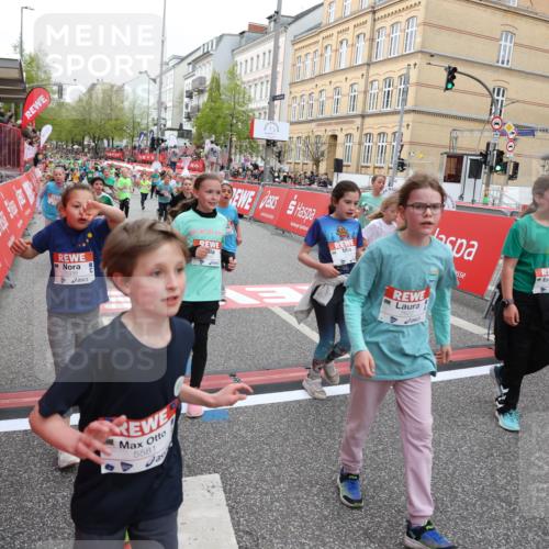 25.04.2026 - Das Zehntel Strokosch-Dieckow http://msf.ph/oto/9622174 25.04.2026 11:00:05 Ziel 5178, 5187, 5296, 5339, 5382, 5418, 5459, 5510, 5581, 5693, 5699, 5704, 5817, 5866, 5916, 6047, 6063, 6258, 6911, 7086, 7147, 7587, 7593, 7616, 7622, 7663, 7780, 7794, 7965 meine-sportfotos.de