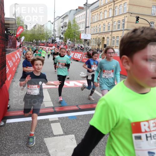 25.04.2026 - Das Zehntel Strokosch-Dieckow http://msf.ph/oto/9622217 25.04.2026 11:00:05 Ziel 5178, 5187, 5296, 5339, 5382, 5418, 5459, 5510, 5581, 5693, 5699, 5704, 5817, 5866, 5916, 6047, 6063, 6258, 6911, 7086, 7147, 7587, 7593, 7616, 7622, 7663, 7780, 7794, 7965 meine-sportfotos.de