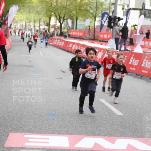 25.04.2026 - Das Zehntel Strokosch-Dieckow http://msf.ph/oto/9622271 25.04.2026 09:14:27 Ziel 1810, 3463, 3869 meine-sportfotos.de