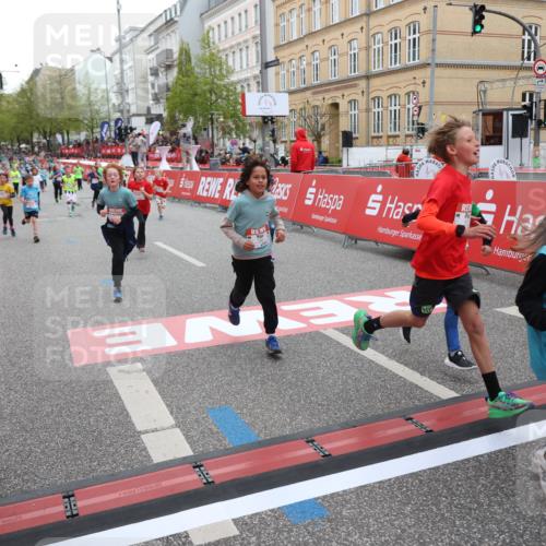 25.04.2026 - Das Zehntel Strokosch-Dieckow http://msf.ph/oto/9622370 25.04.2026 10:55:18 Ziel 5072, 5306, 5355, 5421, 5470, 5590, 5755, 5847, 6017, 6127, 6635, 6714, 6972, 7095, 7206, 7526, 7584, 7601 meine-sportfotos.de
