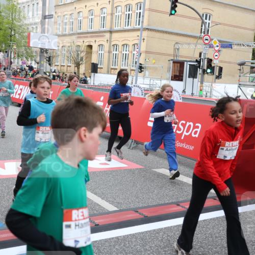25.04.2026 - Das Zehntel Strokosch-Dieckow http://msf.ph/oto/9622495 25.04.2026 11:00:02 Ziel 5178, 5179, 5296, 5382, 5418, 5459, 5581, 5595, 5638, 5693, 5699, 5704, 5866, 5962, 6258, 7077, 7086, 7147, 7152, 7313, 7335, 7587, 7616, 7622, 7663, 7684, 7780, 7794, 7965 meine-sportfotos.de