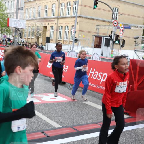 25.04.2026 - Das Zehntel Strokosch-Dieckow http://msf.ph/oto/9622516 25.04.2026 11:00:02 Ziel 5178, 5179, 5296, 5382, 5418, 5459, 5581, 5595, 5638, 5693, 5699, 5704, 5866, 5962, 6258, 7077, 7086, 7147, 7152, 7313, 7335, 7587, 7616, 7622, 7663, 7684, 7780, 7794, 7965 meine-sportfotos.de
