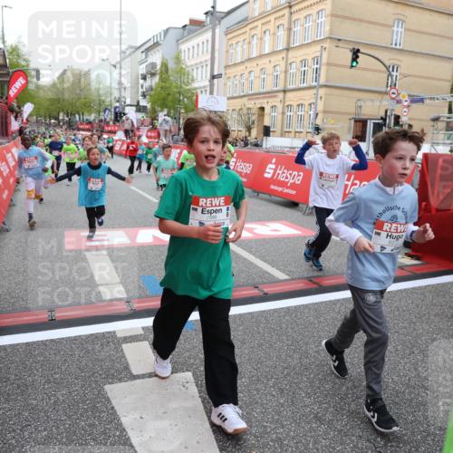25.04.2026 - Das Zehntel Strokosch-Dieckow http://msf.ph/oto/9623093 25.04.2026 10:59:56 Ziel 5179, 5307, 5380, 5399, 5489, 5595, 5638, 5659, 5669, 5725, 5962, 6372, 6402, 6547, 6736, 6974, 6978, 7077, 7152, 7313, 7333, 7335, 7357, 7397, 7420, 7469, 7551, 7684, 7886 meine-sportfotos.de