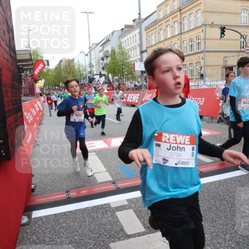 25.04.2026 - Das Zehntel Strokosch-Dieckow http://msf.ph/oto/9623223 25.04.2026 10:54:58 Ziel 5357, 5390, 5446, 5584, 5729, 5771, 5786, 5827, 6036, 6065, 6076, 6219, 6222, 6226, 6247, 6373, 6393, 6500, 6709, 6912, 7133, 7183, 7205, 7307, 7314, 7623, 7681, 7746, 8019, 8041, 8067 meine-sportfotos.de