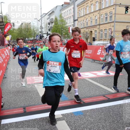 25.04.2026 - Das Zehntel Strokosch-Dieckow http://msf.ph/oto/9623251 25.04.2026 10:54:58 Ziel 5357, 5390, 5446, 5584, 5729, 5771, 5786, 5827, 6036, 6065, 6076, 6219, 6222, 6226, 6247, 6373, 6393, 6500, 6709, 6912, 7133, 7183, 7205, 7307, 7314, 7623, 7681, 7746, 8019, 8041, 8067 meine-sportfotos.de