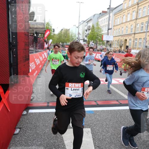 25.04.2026 - Das Zehntel Strokosch-Dieckow http://msf.ph/oto/9623255 25.04.2026 10:59:55 Ziel 5179, 5307, 5380, 5399, 5489, 5595, 5638, 5659, 5669, 5725, 5962, 6372, 6402, 6547, 6736, 6974, 6978, 7077, 7152, 7276, 7333, 7339, 7357, 7397, 7420, 7469, 7551, 7684, 7886 meine-sportfotos.de
