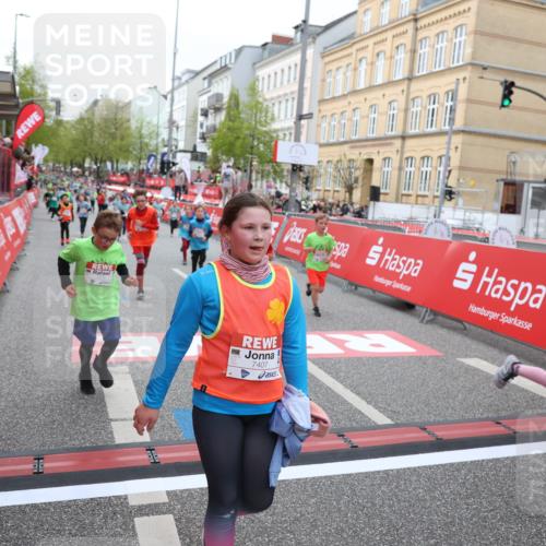 25.04.2026 - Das Zehntel Strokosch-Dieckow http://msf.ph/oto/9623816 25.04.2026 10:59:48 Ziel 5022, 5069, 5311, 5669, 5808, 5956, 6098, 6101, 6108, 6112, 6129, 6369, 6467, 6588, 7276, 7278, 7339, 7407, 7467, 7597, 7598, 7634, 7636, 7666, 7975, 7983 meine-sportfotos.de