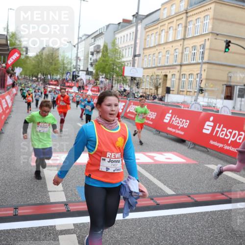 25.04.2026 - Das Zehntel Strokosch-Dieckow http://msf.ph/oto/9623826 25.04.2026 10:59:48 Ziel 5022, 5069, 5311, 5669, 5808, 5956, 6098, 6101, 6108, 6112, 6129, 6369, 6467, 6588, 7276, 7278, 7339, 7407, 7467, 7597, 7598, 7634, 7636, 7666, 7975, 7983 meine-sportfotos.de